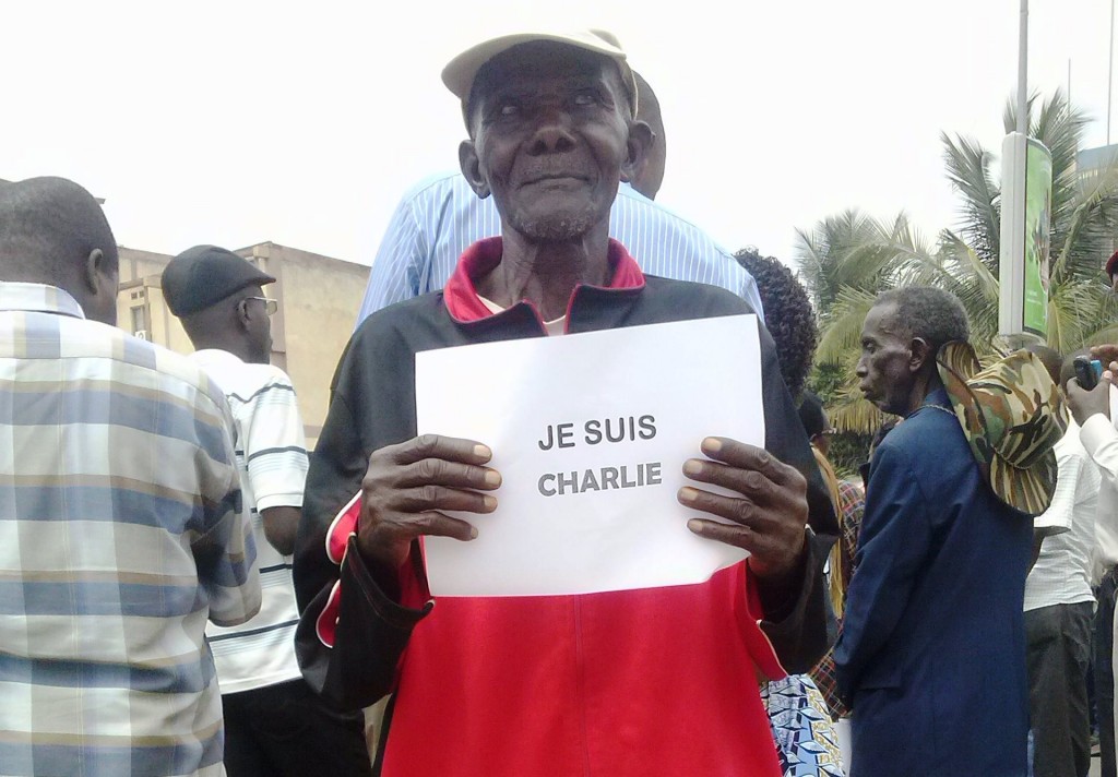 Manifestation #JeSuisCharlie devant l'ambassade de France au Burundi